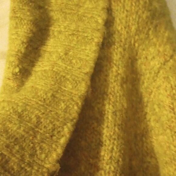 Cropped bright olive green acrylic sweater with hidden front button - Picture 7 of 12